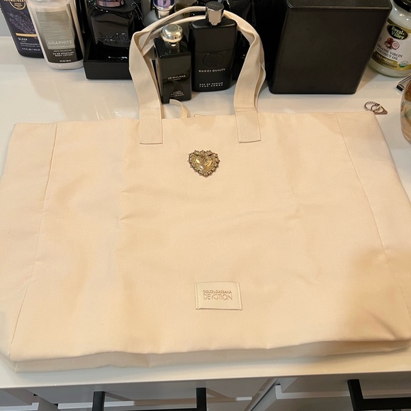 Dolce & GabbanaCream Tote Bag with Heart Accent - Picture 2 of 4